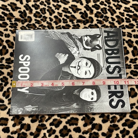 2016 ADBUSTERS Magazine Vol. 24 No. 2 Spooky Vendetta Anarchy Anonymous Mask - Picture 7 of 17